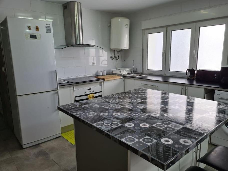 A Un Paso De La Playa, Amplio Apartamento Gijón Eksteriør bilde